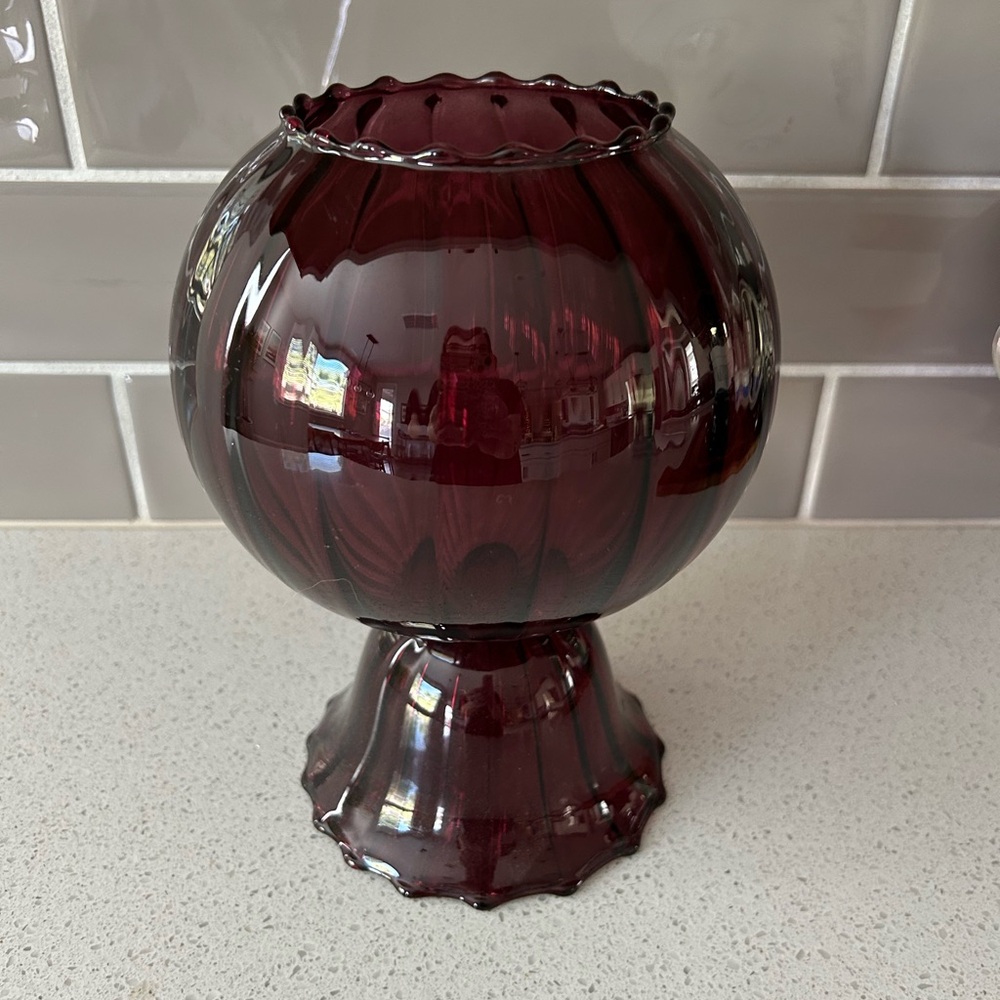 New Anthropologie Venini Glass Vase Scalloped Purple
Medium - Picture 3 of 9